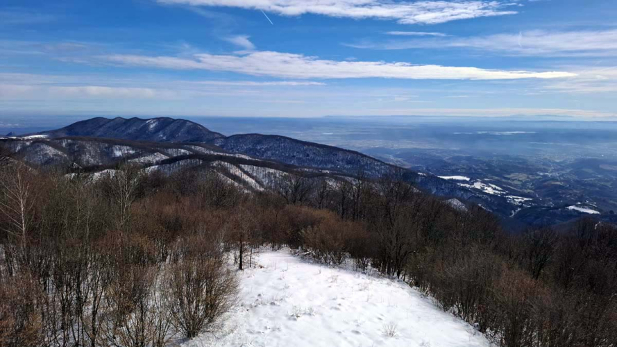 Panorama s vrha Oštrca u Samoborskom gorju tijekom planinarenja s Veselim izletima